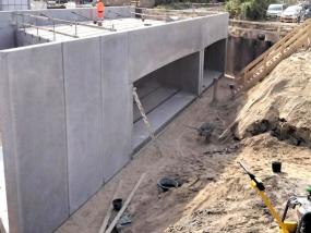 Bil- og stitunnel